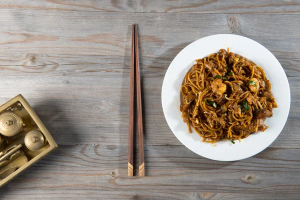 Fried Penang Char Kuey Teow which is a popular noodle dish in Ma — Stock Photo, Image