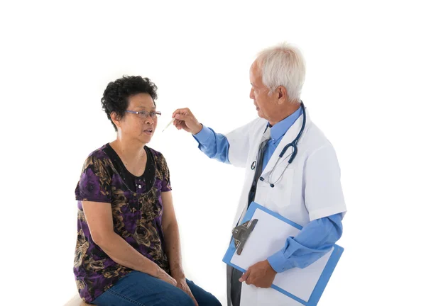 Asian   doctor with female patient — Stock Photo, Image