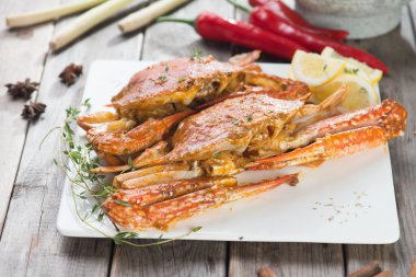 Asya tarzı baharatlı biber Yengeç