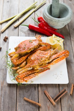 Asya tarzı baharatlı biber Yengeç