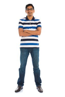 Mutlu Adam gülümsüyor.