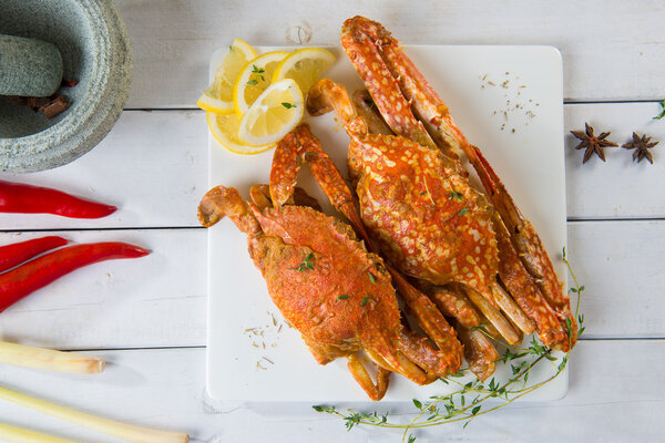 Пряные малайзийские крабы
