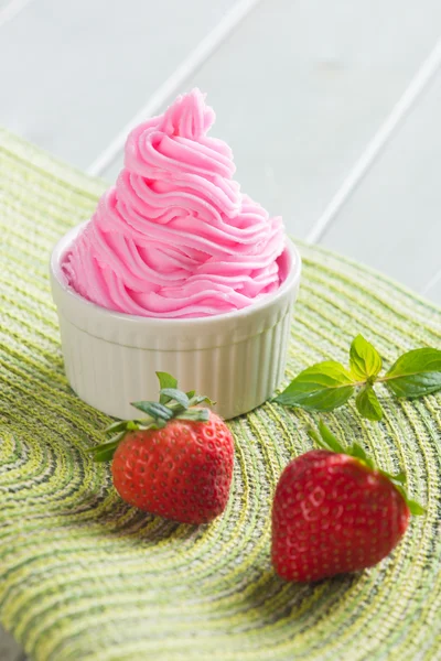 Strawberry yogurt ice cream — Stock Photo, Image