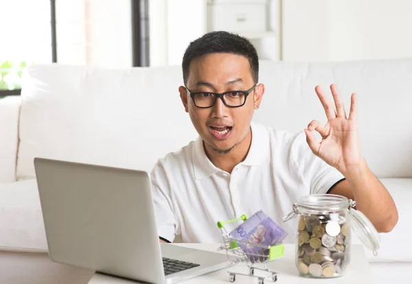 Asian guy using internet computer — Stock Photo, Image