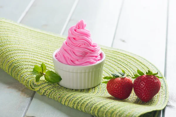 Strawberry Yoghurt ijs — Stockfoto