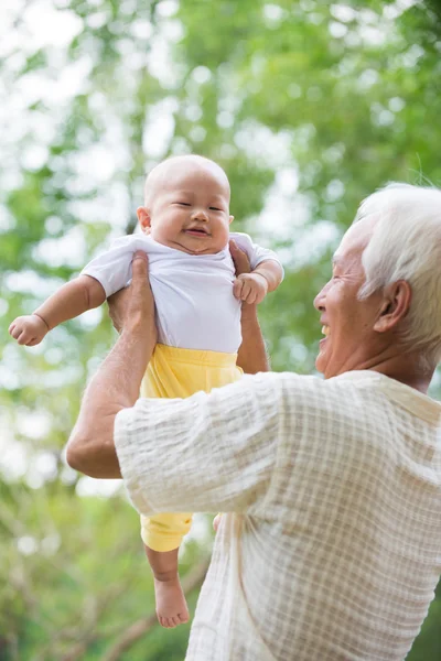 Grandfather playing with baby — Stock Photo, Image