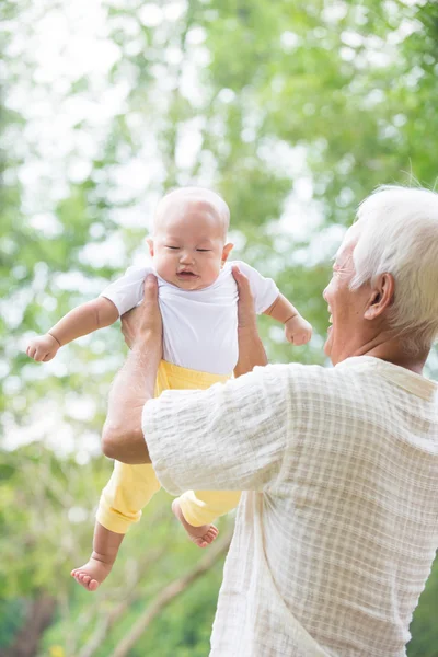 Grandfather playing with baby — Stock Photo, Image