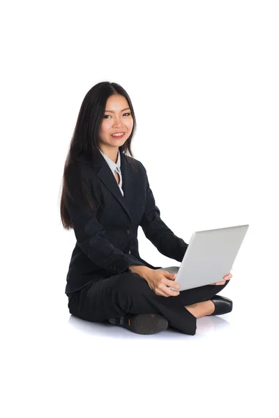 Chinese vrouw met laptop — Stockfoto