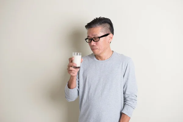 Asiat konzumní mléko — Stock fotografie
