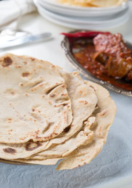 Indiska platt-bröd kallas chapati — Stockfoto