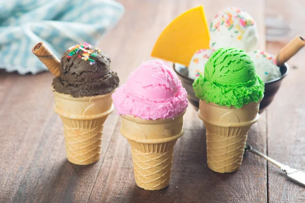 Varios helados de cono — Foto de Stock