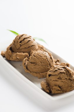 çikolatalı dondurma.