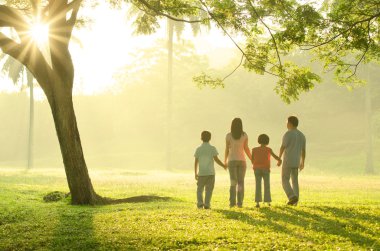 Asya aile yürüyüş