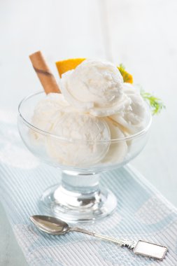 Vanilyalı dondurma.