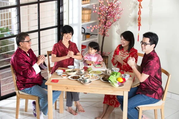 Cena de año nuevo chino - familia — Foto de Stock