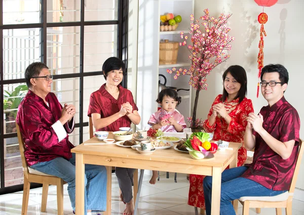 Jantar de ano novo chinês - família — Fotografia de Stock