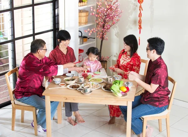 Chinese new year dinner - family — Stock Photo, Image