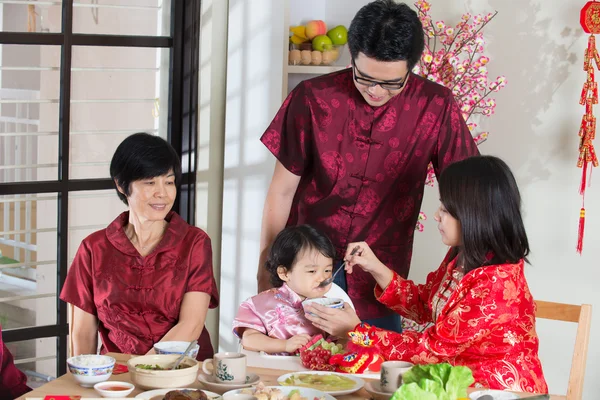 Dîner du Nouvel An chinois - famille — Photo