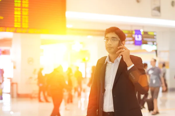 Homme indien au terminal de l'aéroport — Photo