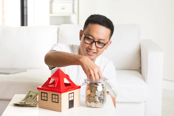 아시아 남자 행복 주택 융자 — 스톡 사진