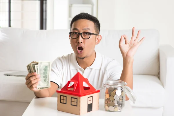 亚洲人满意房子贷款 — 图库照片