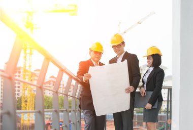 Asya mimar ekip tartışma