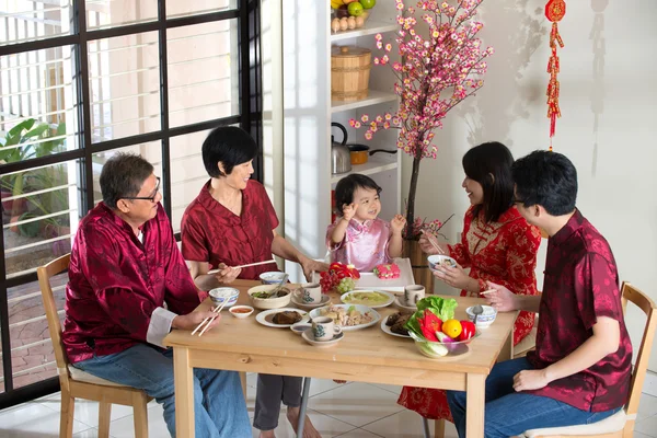 Cena de año nuevo chino - familia — Foto de Stock