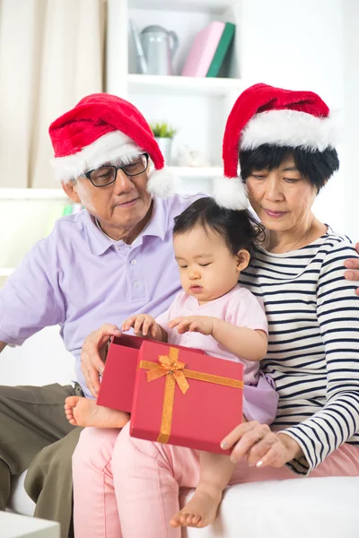 Asiatische Großeltern — Stockfoto