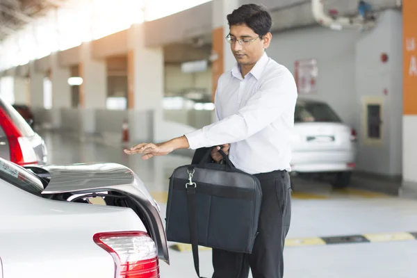 Indian business at car park — Stock Photo, Image