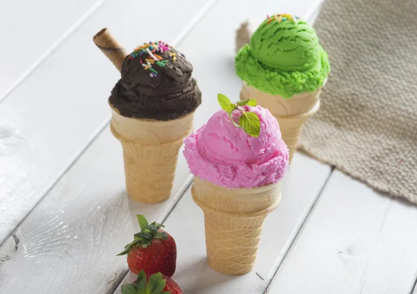 Zmrzlina s dekorací — Stock fotografie