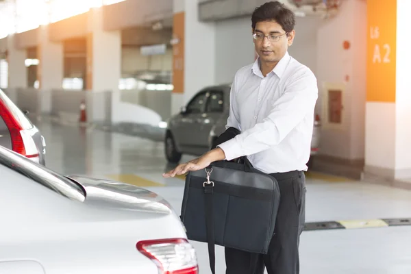 Indian business at car park — Stock Photo, Image