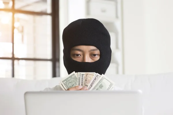 Aziatische hacker man — Stockfoto