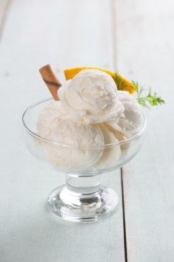 Vanilyalı dondurma.