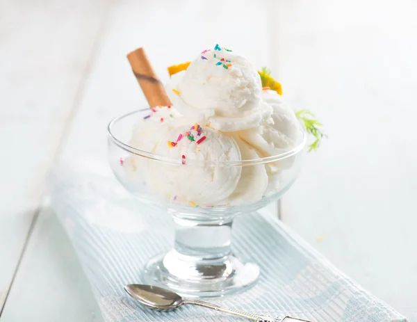 Vanilla ice cream — Stock Photo, Image