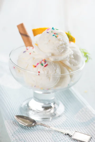 Vanille-ijs — Stockfoto