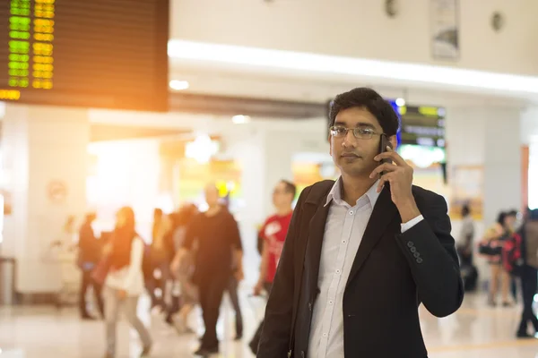 Homem de negócios indiano no aeroporto — Fotografia de Stock