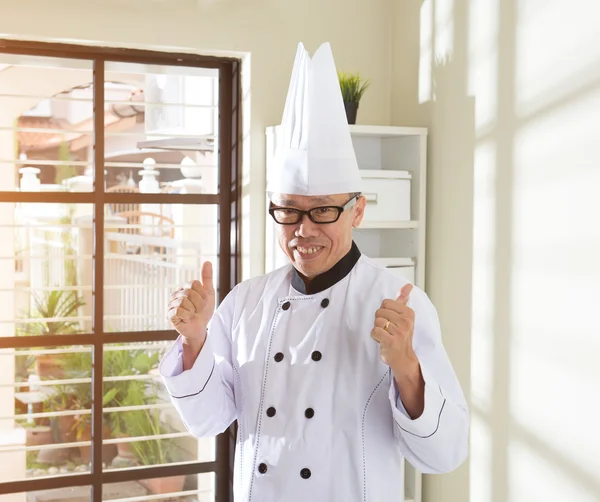 Aziatische senior chef-kok — Stockfoto