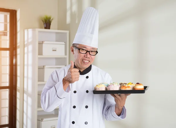 Asiático chef sênior — Fotografia de Stock