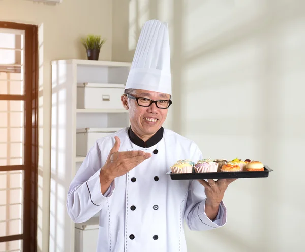 Asiático chef sênior — Fotografia de Stock