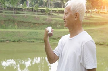 dumbbell ile Asya kıdemli