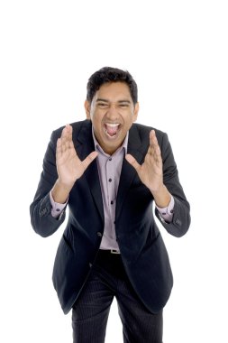 Hintli erkek bağırarak