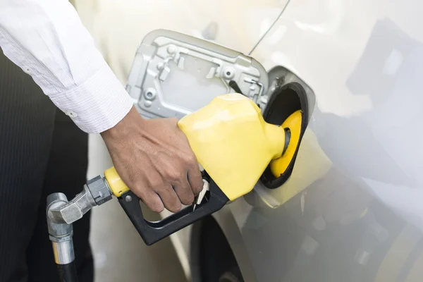 Indian male pumping fuel — Stock Photo, Image