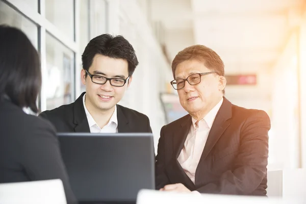 Asian business team — Stock Photo, Image