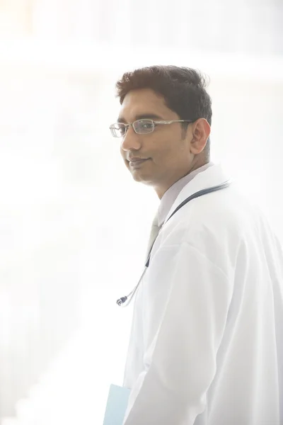Indiano medico maschio — Foto Stock