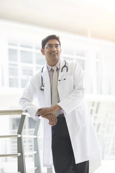 Indiano médico masculino — Fotografia de Stock