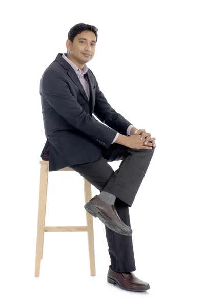 Indischer Geschäftsmann sitzt — Stockfoto