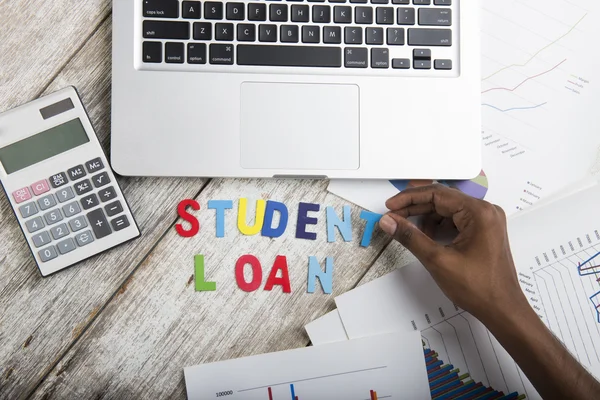 Lettere di legno come studente Prestito parola — Foto Stock