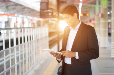 Hint iş adamı tablet kullanma