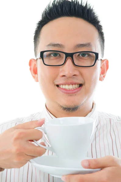 Azjatycki biznes człowiek pije kawę — Zdjęcie stockowe