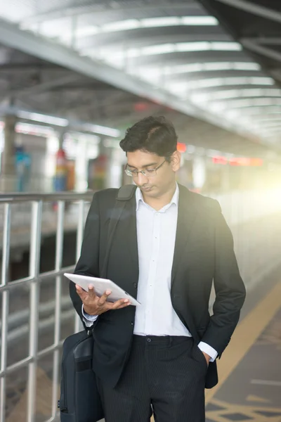 India male using tablet — Stock Photo, Image